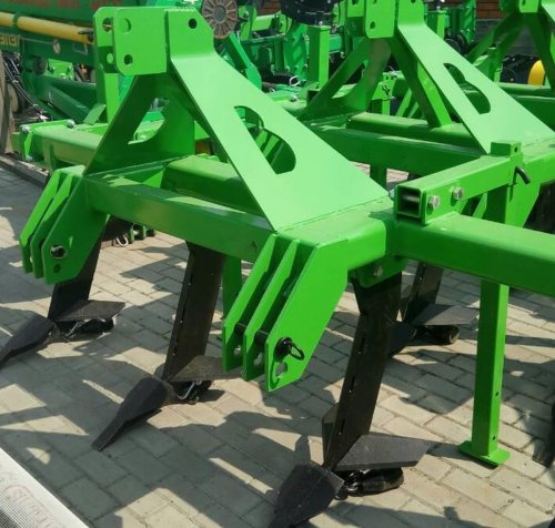 Глибокорозрохлювач Bomet 3 лапи Глибокорозрохлювач Bomet 3 лапи