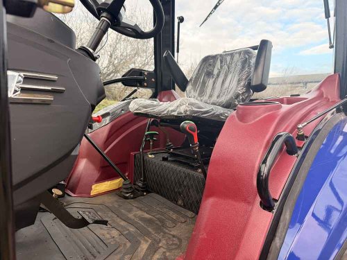 Мінітрактор KENTAVR 404 SC з пластиковим оздобленням кабіни