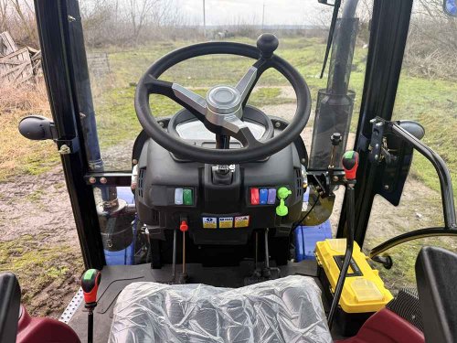 Мінітрактор KENTAVR 404 SC з пластиковим оздобленням кабіни