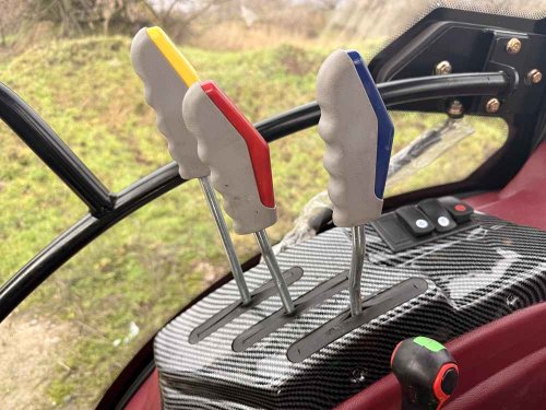 Минитрактор KENTAVR 404 SCU с пластиковой отделкой кабины